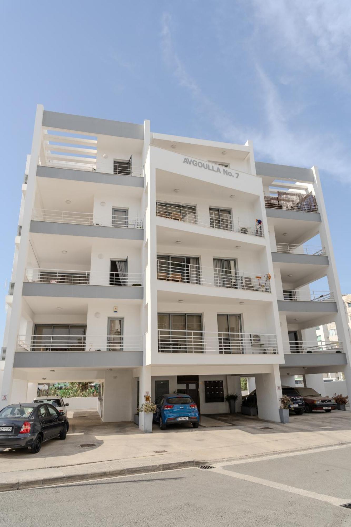 Violet Dusk City Center Flat Larnaca Bagian luar foto