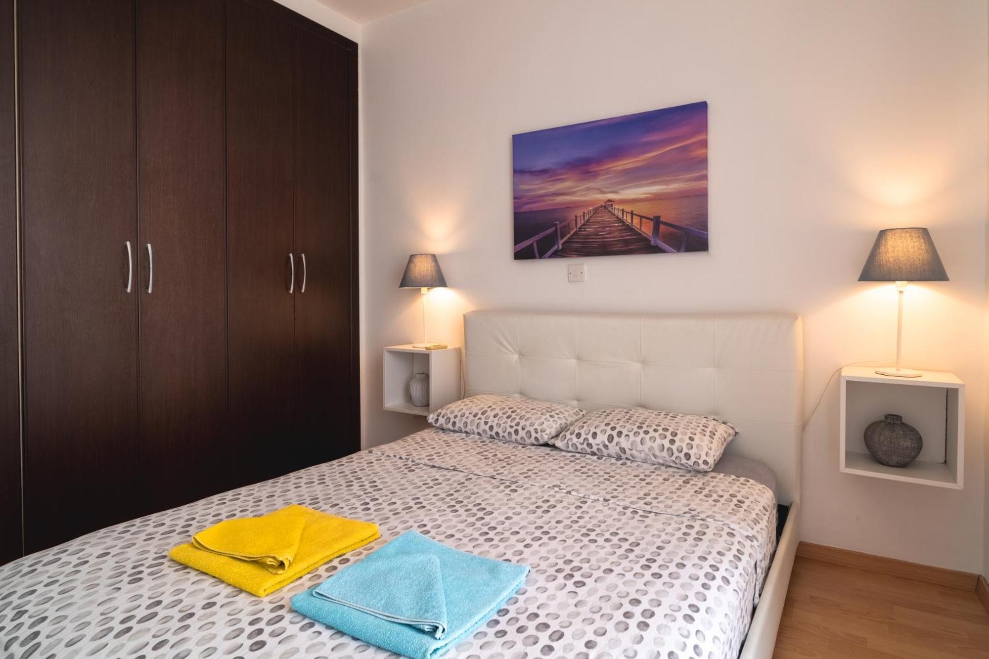 Violet Dusk City Center Flat Larnaca Bagian luar foto